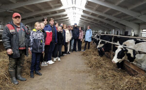 Лиозненские школьники посетили молочно-товарный комплекс Чиковщина СРДУП «Выдрея»