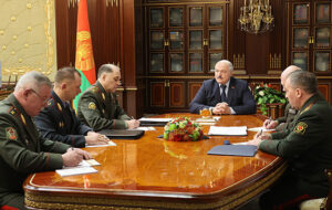 «Мы должны видеть мельчайшую агрессивность против Беларуси». Лукашенко провел совещание с силовиками
