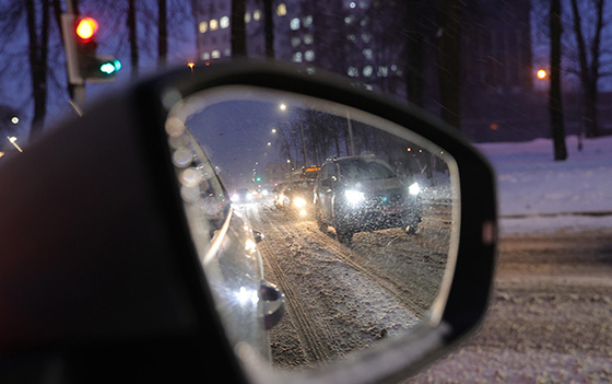 ГАИ рекомендует в снегопад отказаться от поездок на личном транспорте и воспользоваться общественным