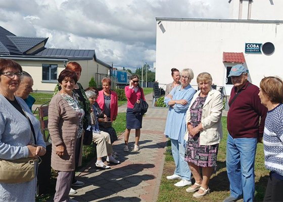Экскурсию по Лиозно для граждан “серебряного” возраста провела местный краевед Ольга Печёнова